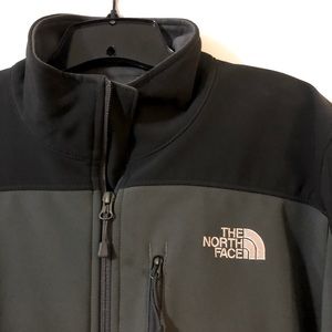 Men’s The North Face fleece jacket.